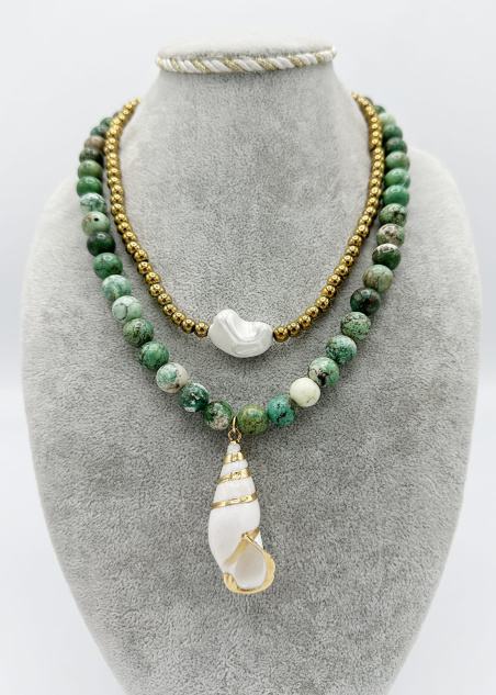 Collar mineral con concha