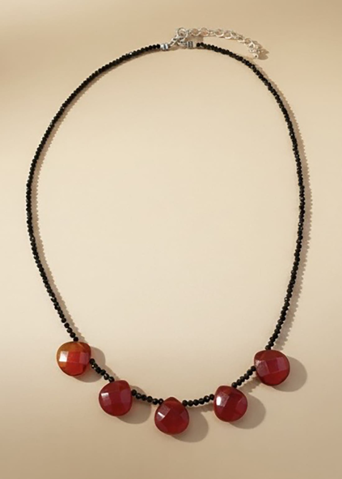 Collar espinela negra