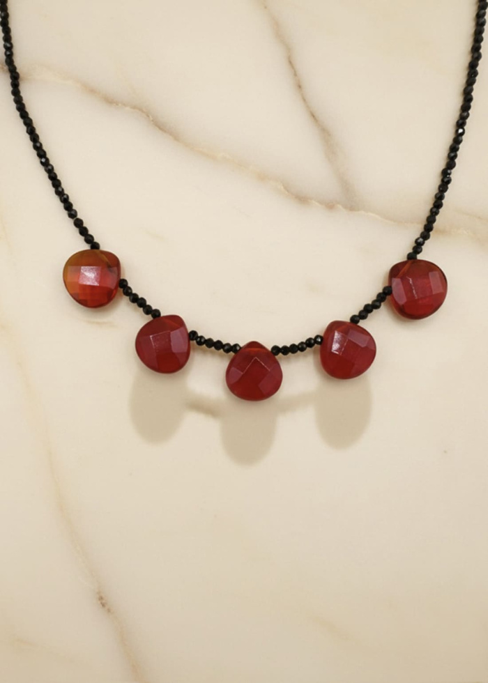 Collar espinela negra