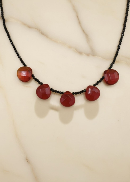 Collar espinela negra