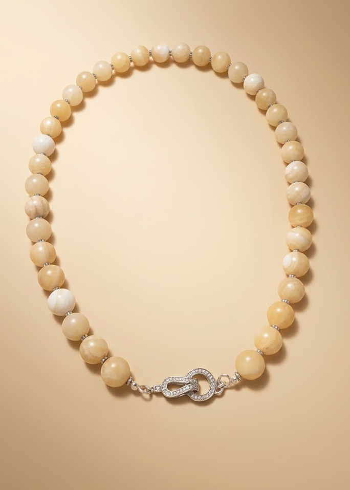 Collar Aurelia de cornalina amarilla natural con hematites plateados y cierre chapado en rodio, pieza única PRADIKA 2